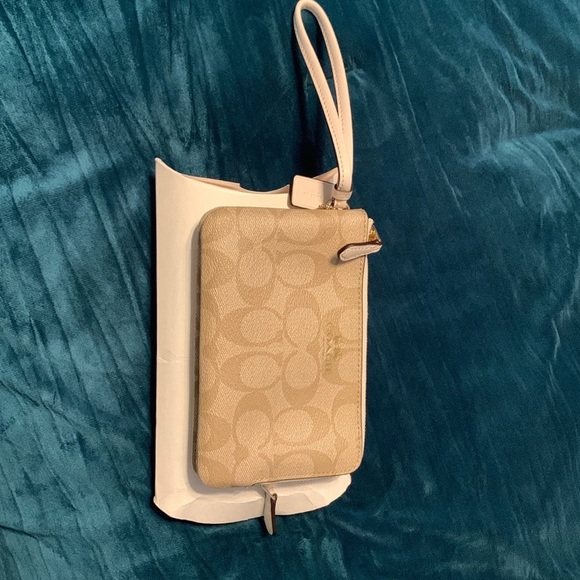 Coach wristlet - Picture 3 of 4